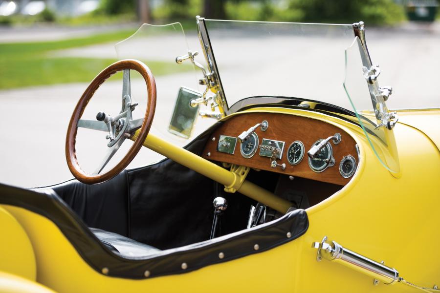 Интерьер Mercer Series 5 Raceabout 1922 года  (фото 7 из 24)
